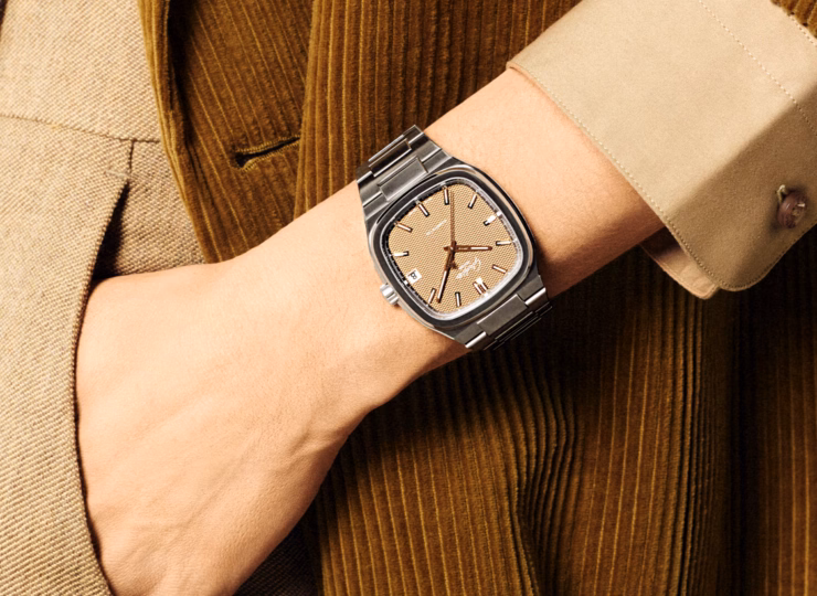 GLASHÜTTE ORIGINAL 70s 39 x 39mm ブラウン文字盤 ステンレススティール ブレスレット 1-36-11-03-02-71