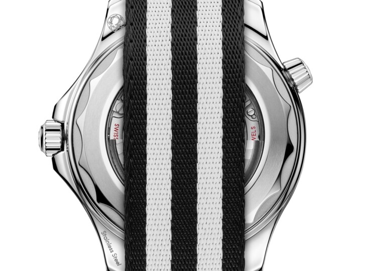OMEGA シーマスター ダイバー300M 42mm ブラック文字盤 ステンレススティール NATOストラップ 210.32.42.20.01.005