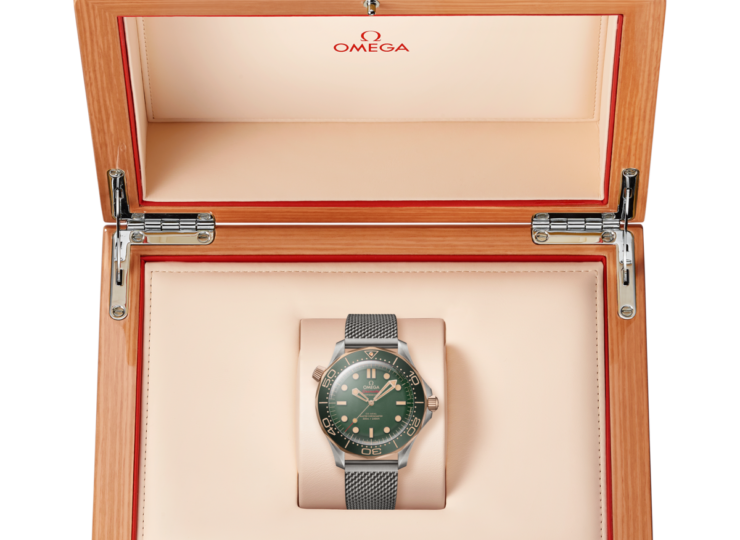 OMEGA シーマスター ダイバー300M 42mm グリーン文字盤 チタン＆ブロンズゴールド 210.90.42.20.10.001 外箱