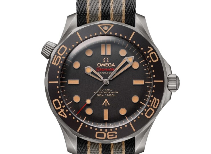 OMEGA シーマスター ダイバー300M 42mm 007 エディション ブラウン文字盤 チタン NATOストラップ 210.92.42.20.01.001