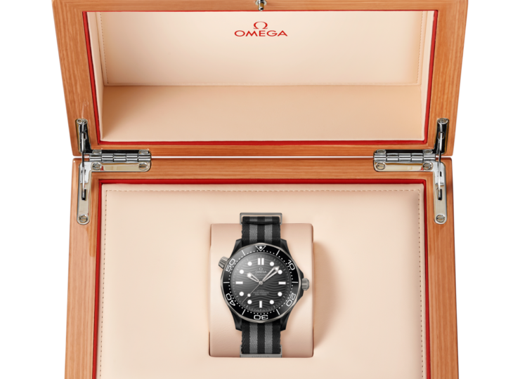 OMEGA シーマスター ダイバー300M 43.5mm ブラック文字盤 210.92.44.20.01.002 外箱