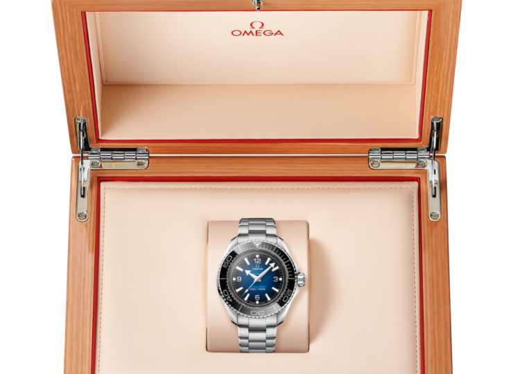 OMEGA シーマスター プラネットオーシャン 6000M ウルトラディープ 45.5mm ブルー文字盤 O-MEGAスティール ブレスレット 215.30.46.21.03.001 外箱