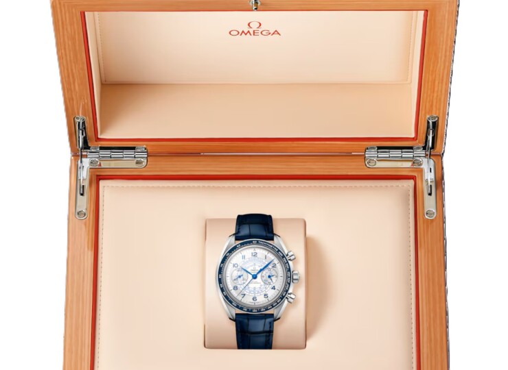 OMEGA スピードマスター クロノスコープ 43mm シルバー文字盤 ステンレススティール ブルー・レザーストラップ 329.33.43.51.02.001