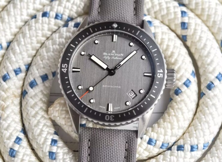 BLANCPAIN フィフティ ファゾムス バチスカーフ 43mm グレイ文字盤 チタン 5000-1210-G52A