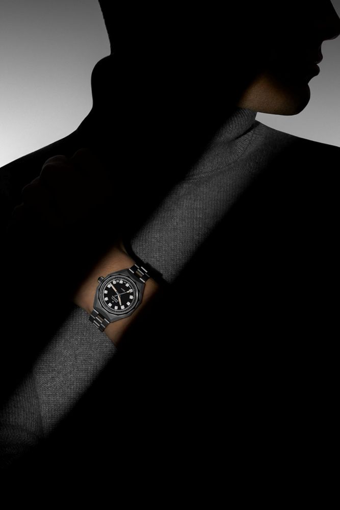 ZENITH デファイ リバイバル シャドウ 37mm ブラック文字盤 97.A3642.670/21.M3642