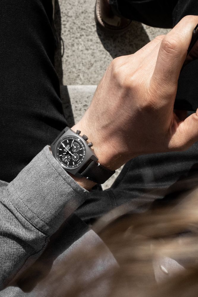 ZENITH クロノマスター リバイバル シャドウ 37mm ブラック文字盤 マイクロブラスト仕上げチタン ステラーボイド ストラップ 97.T384.4061/21.C822