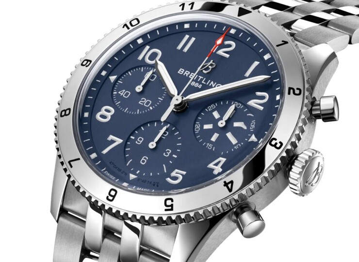 BREITLING クラシック アヴィ クロノグラフ 42 トリビュート トゥ ヴォート F4U コルセア ブルー文字盤 A233801A1C1A1