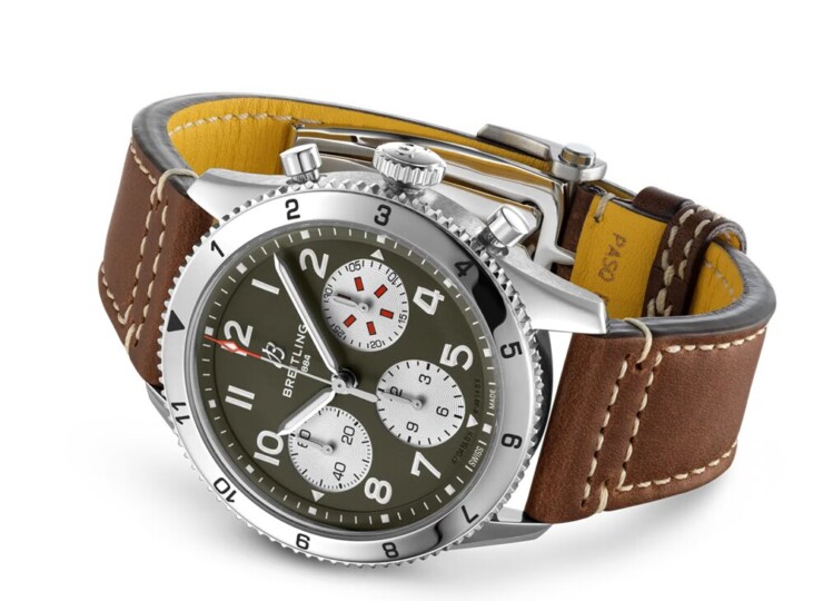 BREITLING クラシック アヴィ クロノグラフ 42 カーチス ウォーホーク グリーン文字盤 A233802A1L1X1