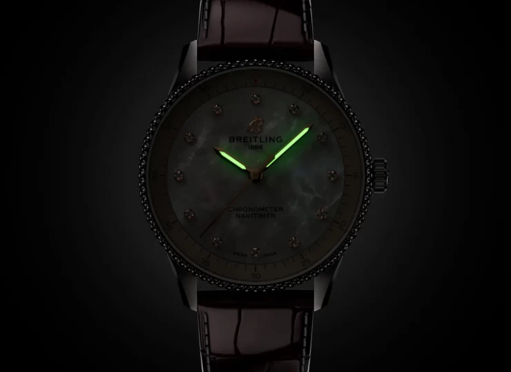 BREITLING ナビタイマー 32 マザーオブパール文字盤 ステンレススティール A77320E61A2P2