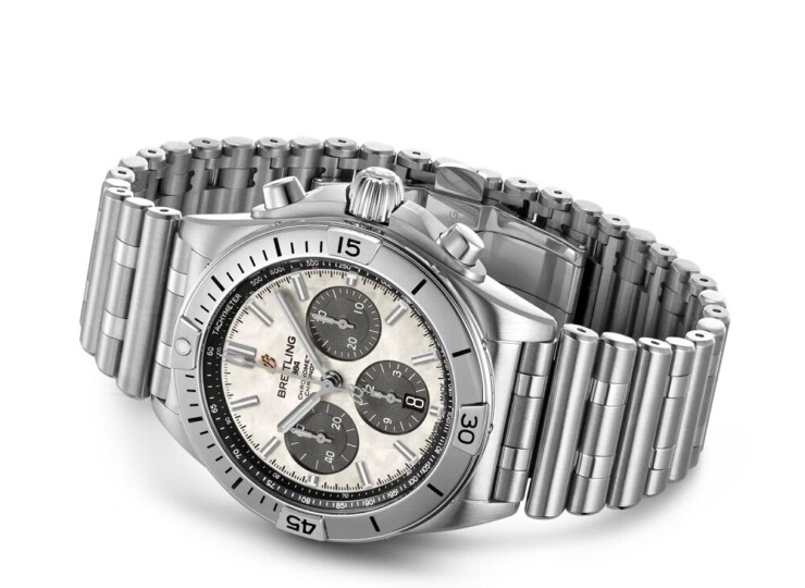 BREITLING クロノマット B01 42 ジャパン エディション マザーオブパール文字盤 AB0134101A1A1