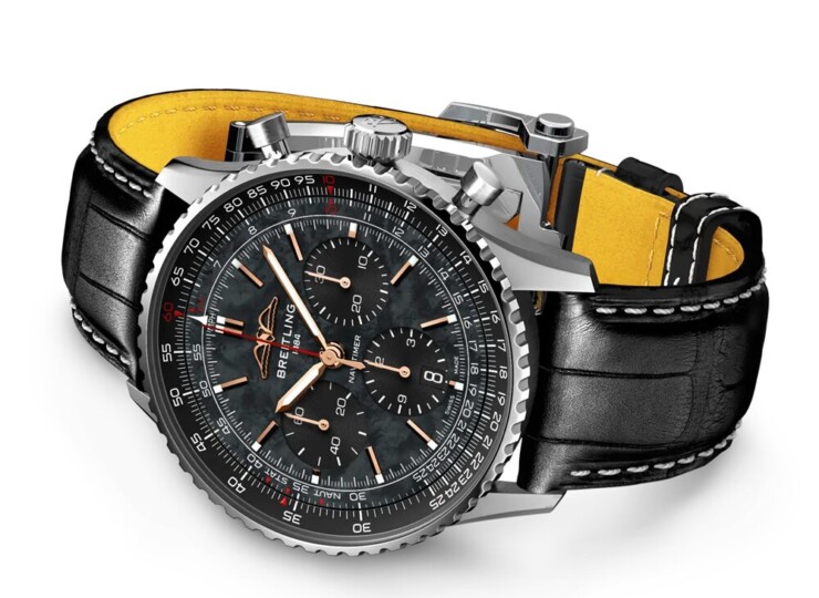 BREITLING ナビタイマー B01 クロノグラフ 43 ジャパン エディション ブラック マザーオブパール文字盤 AB01381G1B1P1