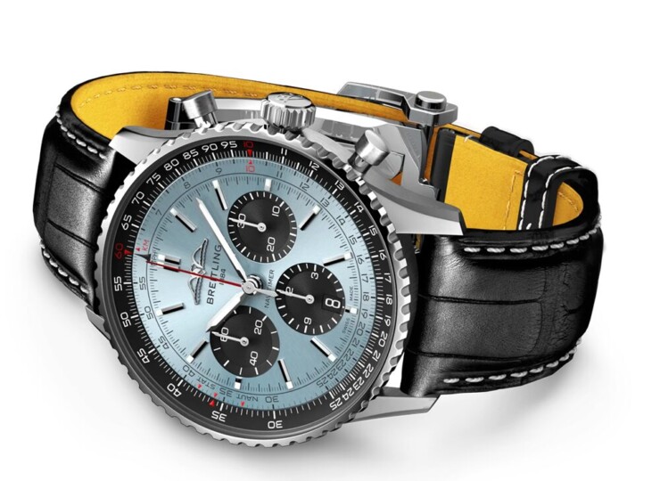 BREITLING ナビタイマー B01 クロノグラフ 43 アイスブルー文字盤 AB0138241C1P1