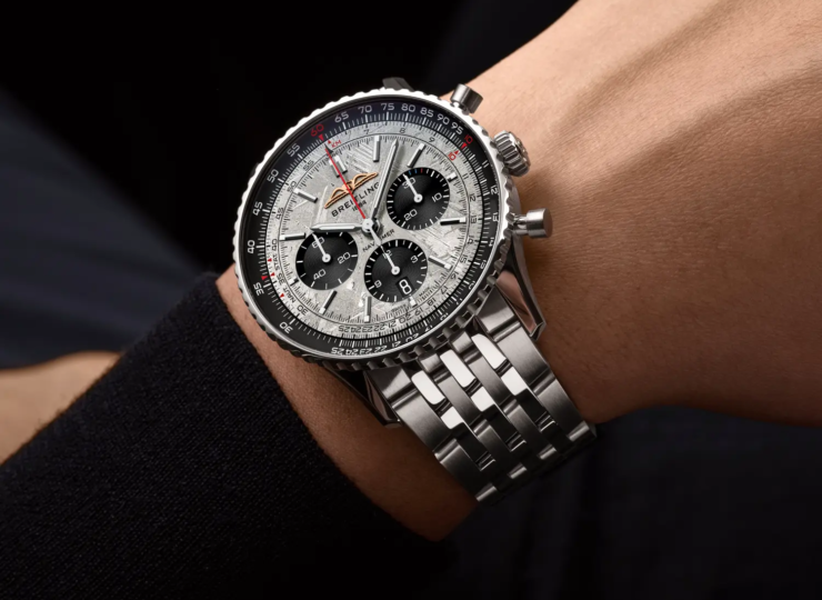 BREITLING ナビタイマー B01 クロノグラフ 43 ウルトラマン リミテッド AB01389D1G1A1