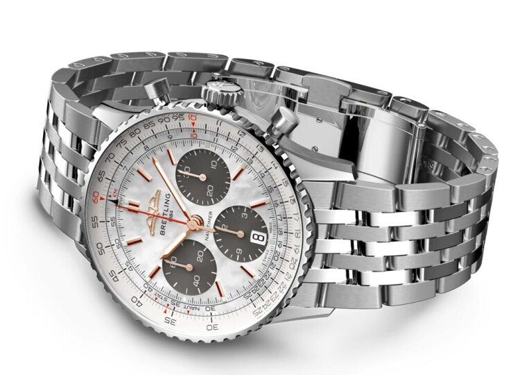 BREITLING ナビタイマー B01 クロノグラフ 41 ジャパン エディション マザーオブパール文字盤 AB0139211A1A1