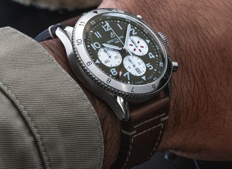 BREITLING スーパー アヴィ B04 クロノグラフ GMT 46 カーチス ウォーホーク グリーン文字盤 AB04452A1L1X1