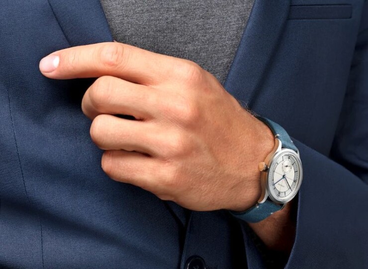 LONGINES ヘリテージ クラシック 38.5mm シルバー文字盤 L2.828.4.73.2