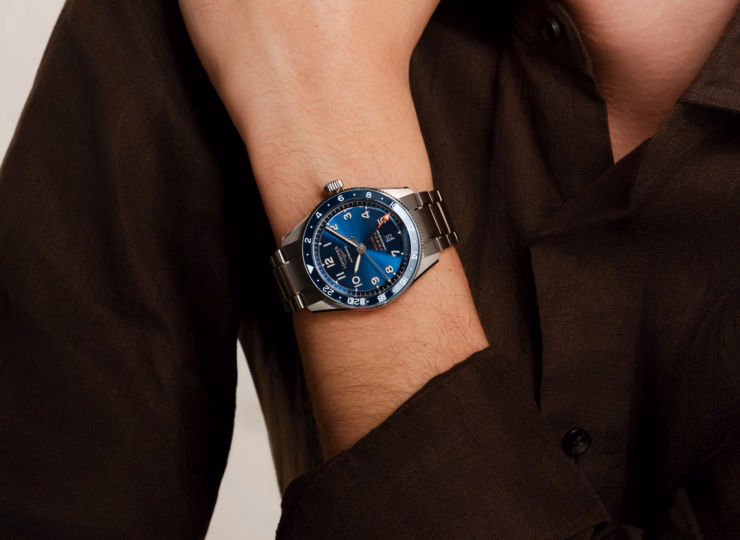 LONGINES スピリット ズールータイム 42mm ブルー「サンレイ」文字盤 ステンレススティールとセラミック ブレスレット L3.812.4.93.6