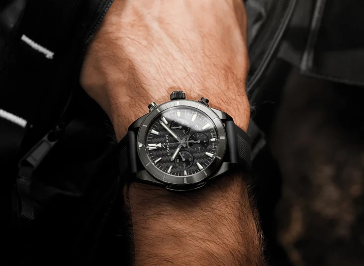 NORQAIN Adventure Chrono 44mm ブラック文字盤 ブラックノーデュラストラップ N1200.19B01.B01.F01
