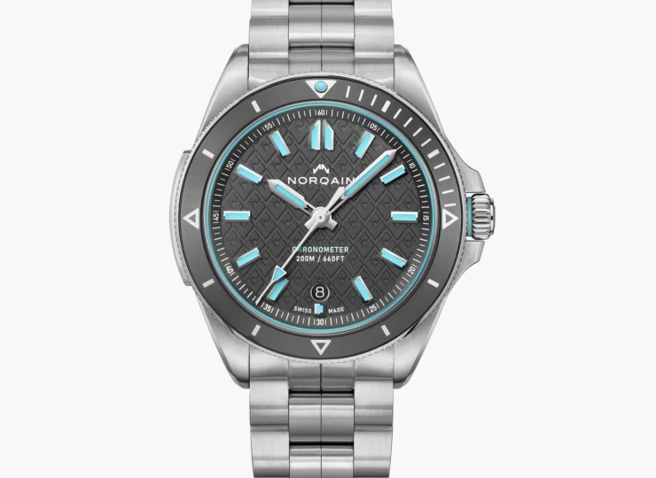 NORQAIN Adventure 40mm ライトブルー文字盤 マウンテンデザインの施されたグレーラバーストラップ ピンバックル N1300.08S01.G01.R01