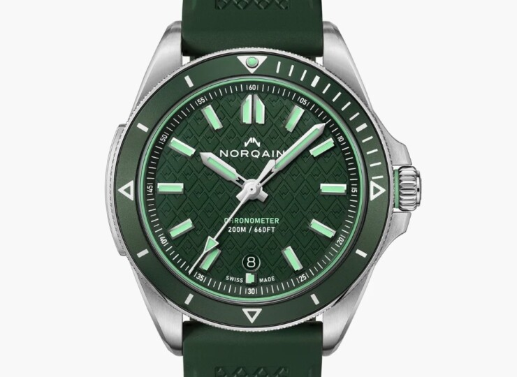 NORQAIN Adventure 40mm グリーン文字盤 マウンテンデザインの施されたダークグリーンラバーストラップ ピンバックル N1300.08S02.E01.R01
