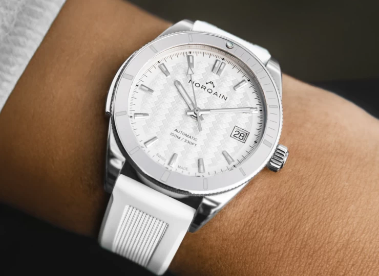 NORQAIN Adventure 37mm ホワイト文字盤 ホワイトアップルスキンストラップ N1800.08S05.W01.V01