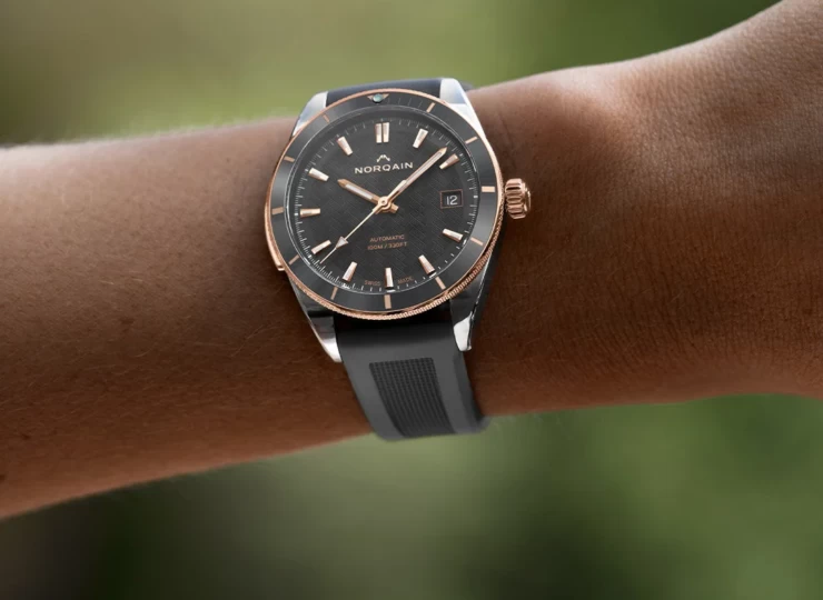 NORQAIN Adventure 37mm グレー文字盤 グレーラバーストラップ N1800.08S07.G01.R01