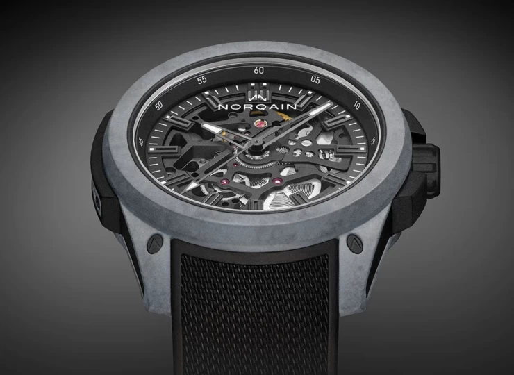 NORQAIN Wild ONE Skeleton 42mm ブラック スケルトン文字盤 ブラックミラネーゼデザインの一体型ラバーストラップ フォールディングクラスプ N3000.07Q42.B18.R02