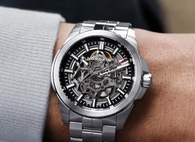 NORQAIN Independence Skeleton 42mm スケルトン文字盤 ブラックミラネーゼデザインの一体型ラバーストラップ N3000.07S01.B01.R01