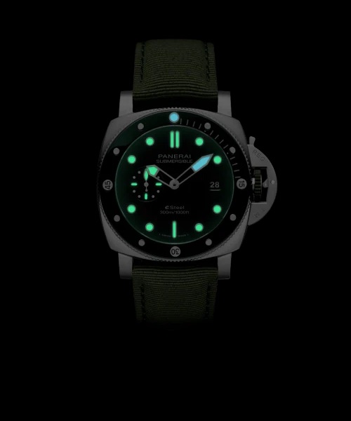 PANERAI サブマーシブル 44mm eSteel™ グリーン文字盤 PAM01287