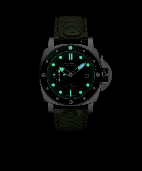 PANERAI サブマーシブル 44mm eSteel™ ブルー文字盤 PAM01289