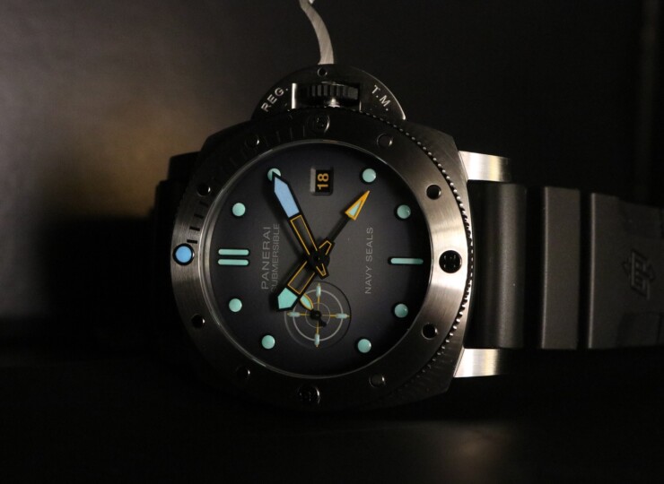 PANERAI サブマーシブル ネイビーシールズ GMT 44mm スティール アンスラサイト文字盤 PAM01323