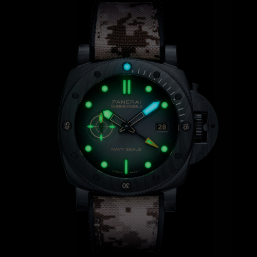 PANERAI サブマーシブル ネイビーシールズ GMT 44mm カーボテック™ ブラック文字盤 PAM01513
