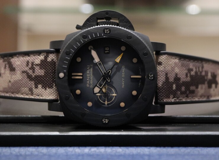 PANERAI サブマーシブル ネイビーシールズ GMT 44mm カーボテック™ ブラック文字盤 PAM01513