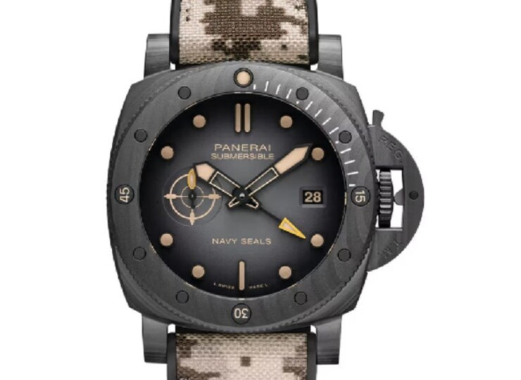 PANERAI サブマーシブル ネイビーシールズ GMT 44mm カーボテック™ ブラック文字盤 PAM01513