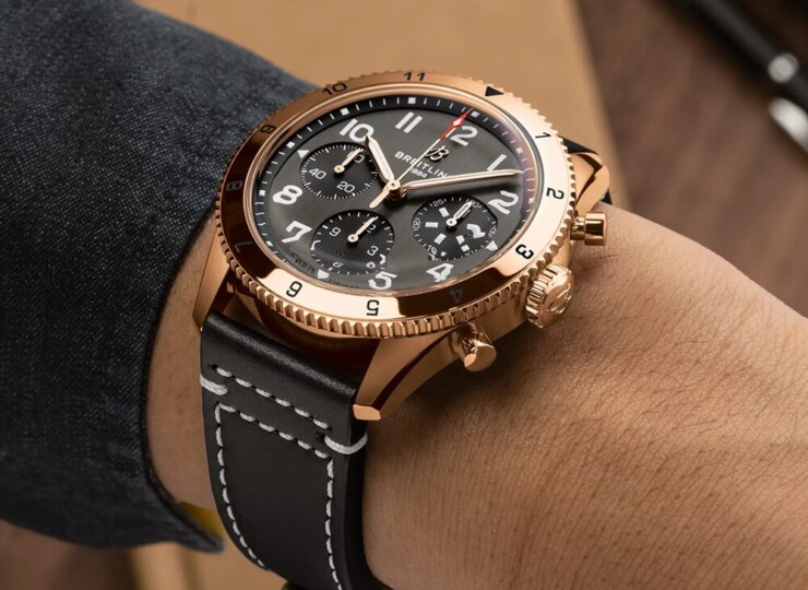 BREITLING クラシック アヴィ クロノグラフ 42 P-51 マスタング ブラック文字盤 18Kレッドゴールド R233801A1B1X1