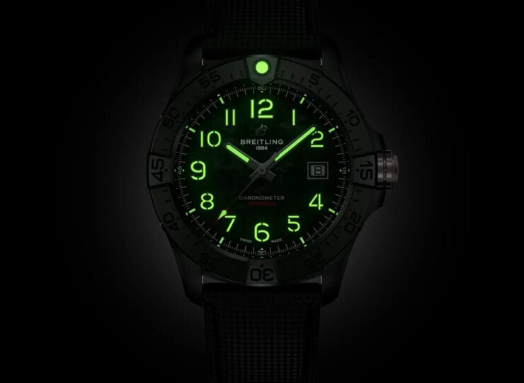 BREITLING アベンジャー オートマチック 42 ナイト ミッション カーボン文字盤 S17328101B1X1