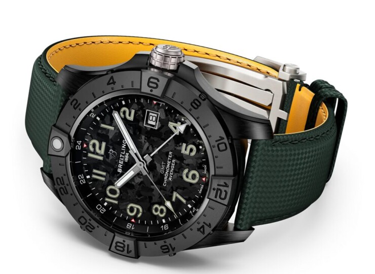 BREITLING アベンジャー オートマチック GMT 44 ナイトミッション カーボン文字盤 S32320101B1X1