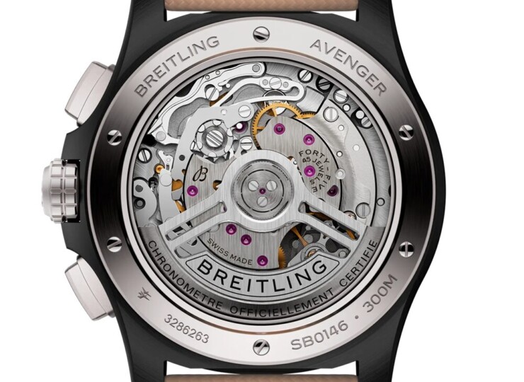 BREITLING アベンジャー B01 クロノグラフ 42 ナイト ミッション カーボン文字盤 ベージュ・レザー・ストラップ SB0146101B1X1