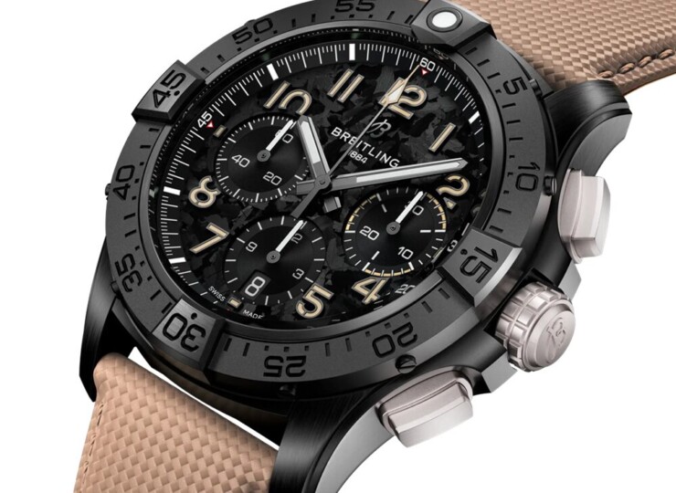 BREITLING アベンジャー B01 クロノグラフ 42 ナイト ミッション カーボン文字盤 ベージュ・レザー・ストラップ SB0146101B1X1