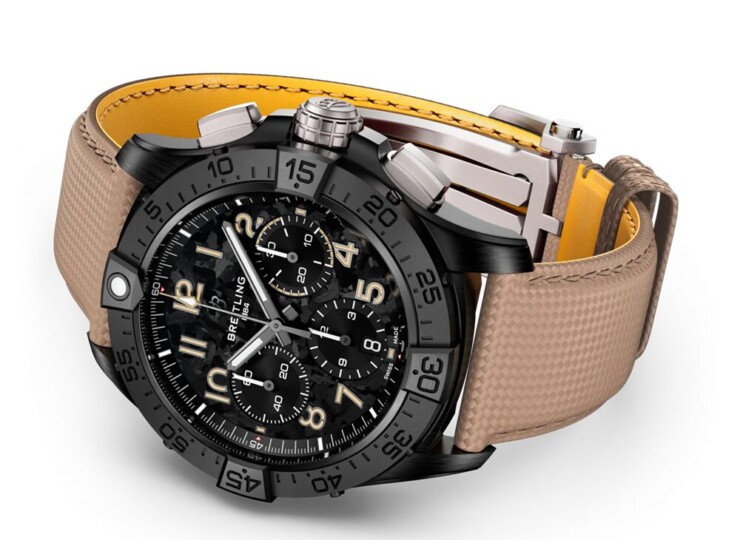 BREITLING アベンジャー B01 クロノグラフ 42 ナイト ミッション カーボン文字盤 ベージュ・レザー・ストラップ SB0146101B1X1