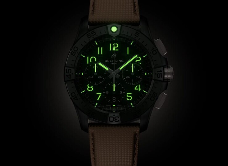 BREITLING アベンジャー B01 クロノグラフ 42 ナイト ミッション カーボン文字盤 ベージュ・レザー・ストラップ SB0146101B1X1