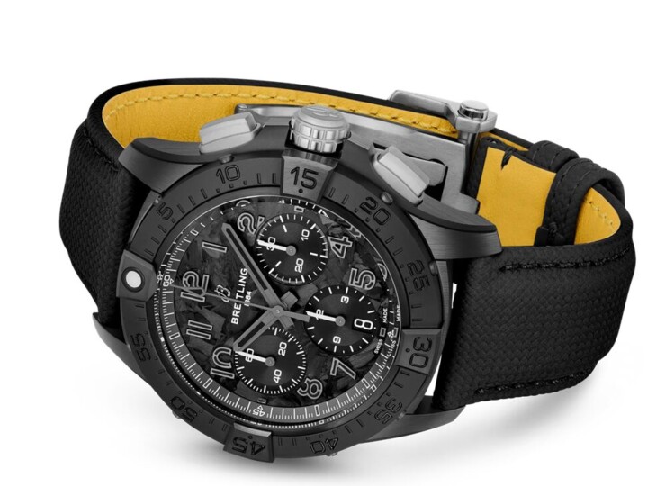 BREITLING アベンジャー B01 クロノグラフ 42 ナイト ミッション カーボン文字盤 アンスラサイト・レザー・ストラップ SB0146101B2X1
