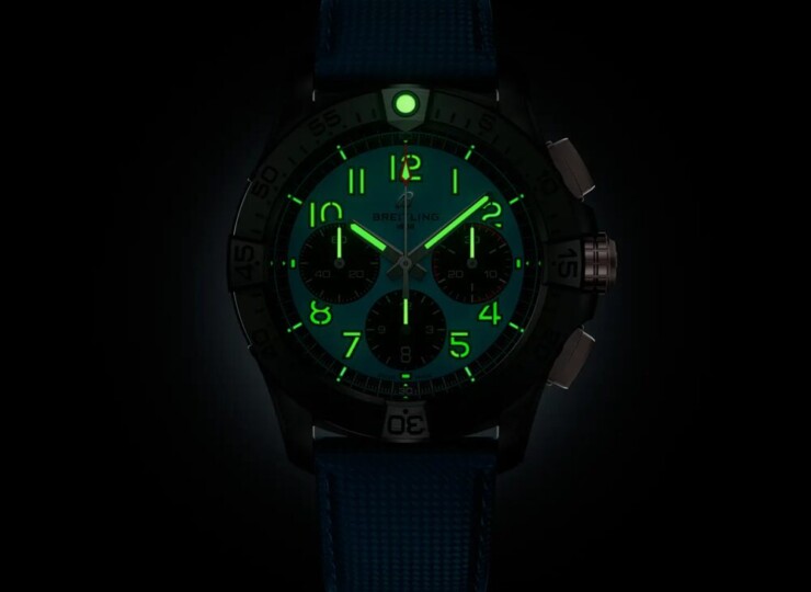 BREITLING アベンジャー B01 クロノグラフ 42 ナイト ミッション ターコイズ文字盤 SB0146101L1X1
