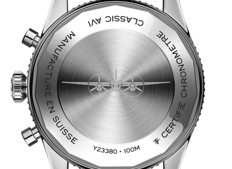 BREITLING クラシック アヴィ クロノグラフ 42 モスキート ブラック文字盤 Y233801A1B1X1