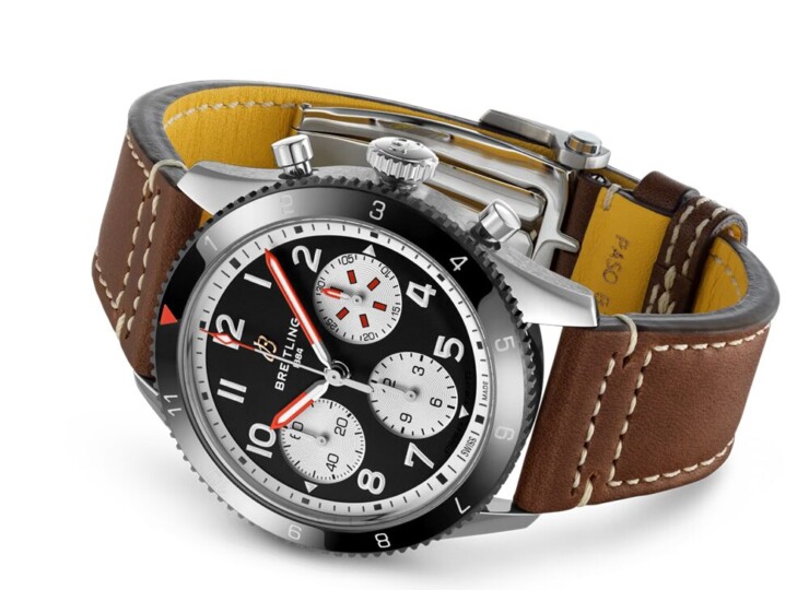 BREITLING クラシック アヴィ クロノグラフ 42 モスキート ブラック文字盤 Y233801A1B1X1